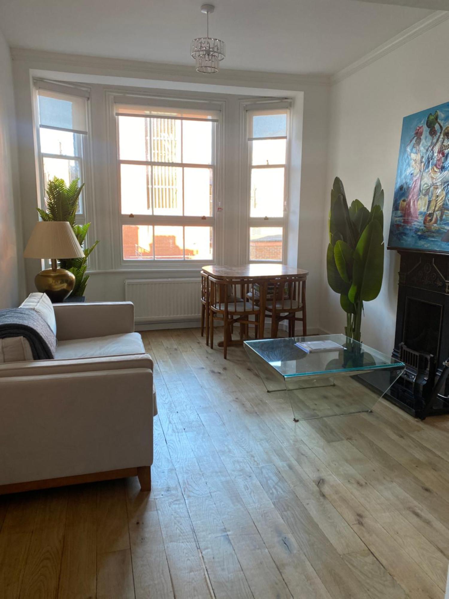 Mayfair - Two Bed, One Bath Londen