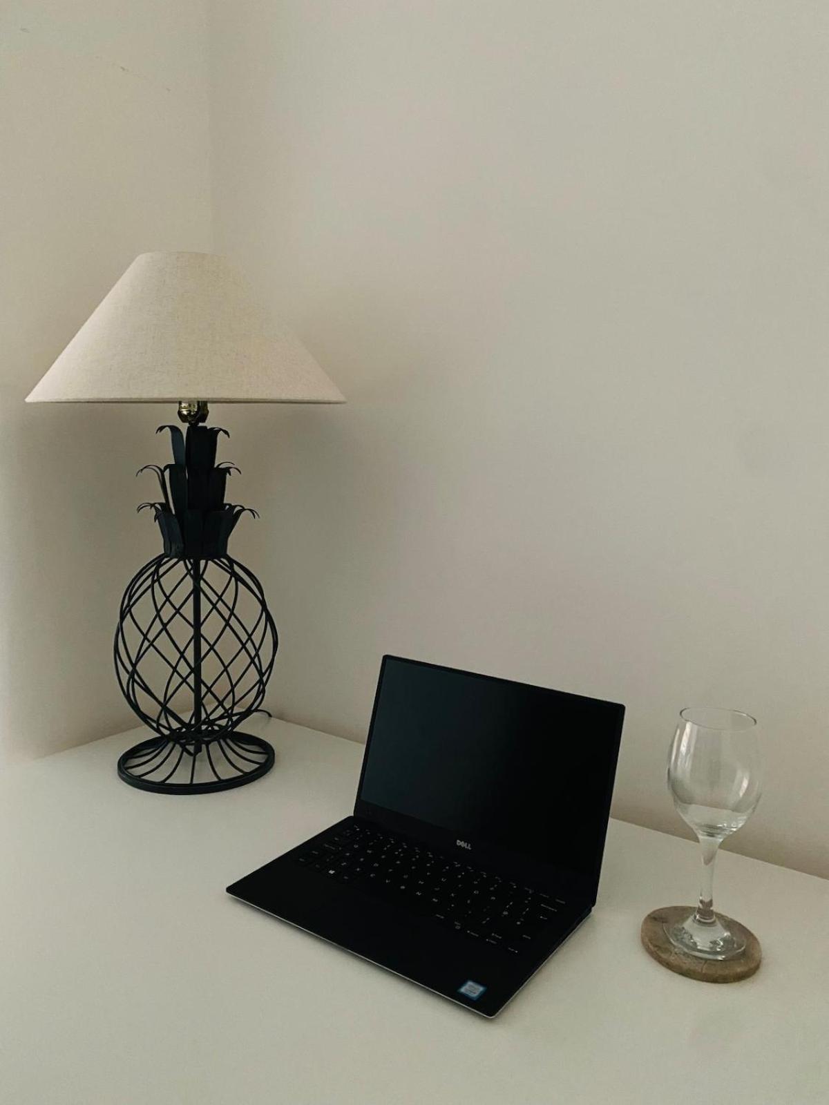 Mayfair - Two Bed, One Bath * Londen